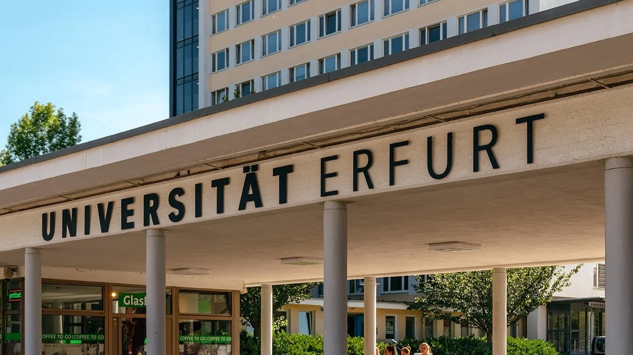 Integrations, innovations and transitions: the University of Erfurt on ...